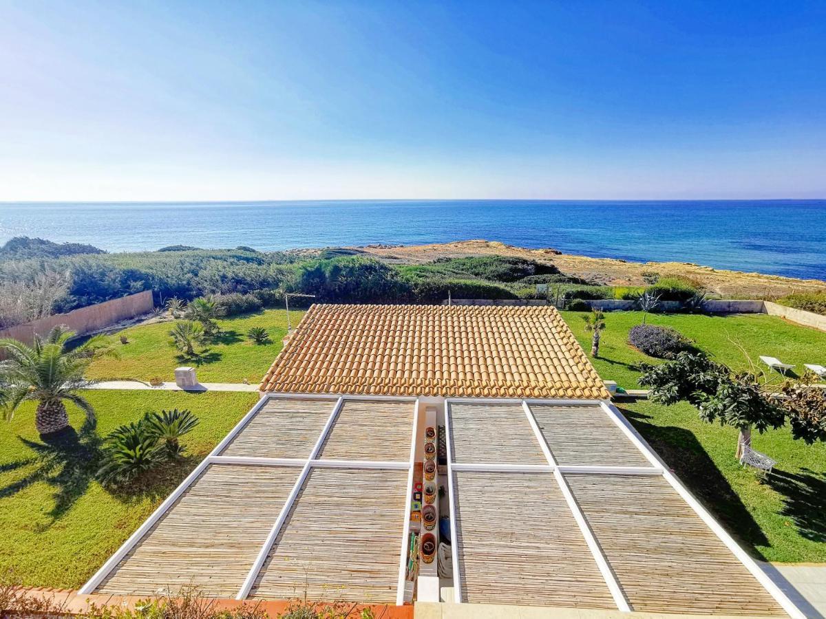 Travelliving - Ida, Beachfront *